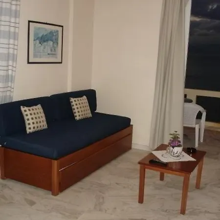 Nea Elena Ξενοδοχείο με διαμερίσματα 3*