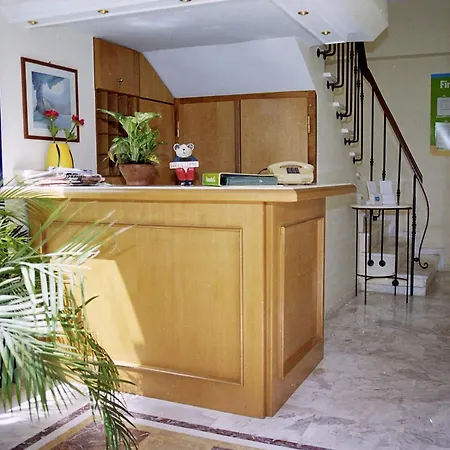 Nea Elena Aparthotel 3*